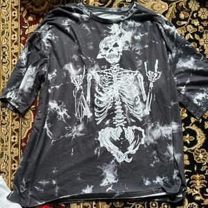 Graphic skeleton tee